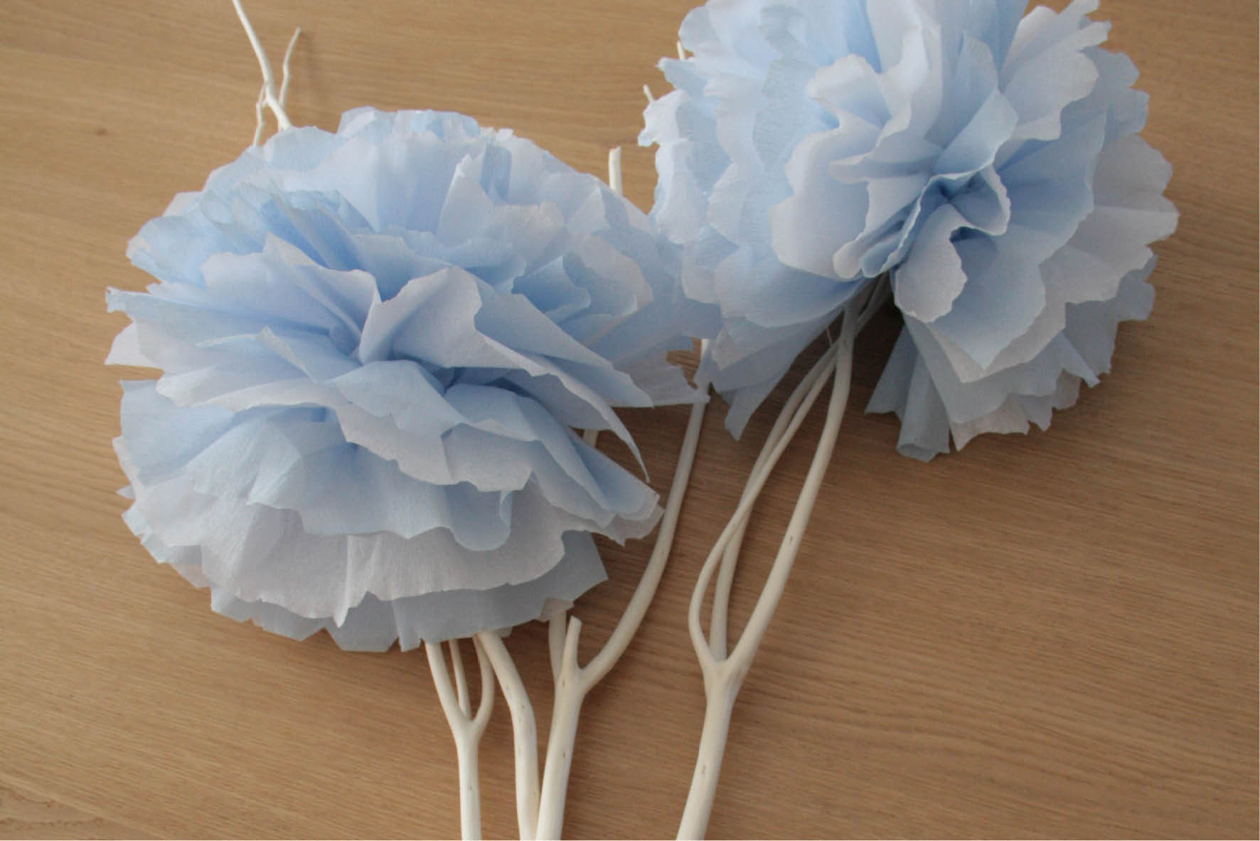 RÉFÉRENCES LE MOT MAGIQUE / conception rédaction plaquettes publicitaires et commerciales et créations graphiques et logos